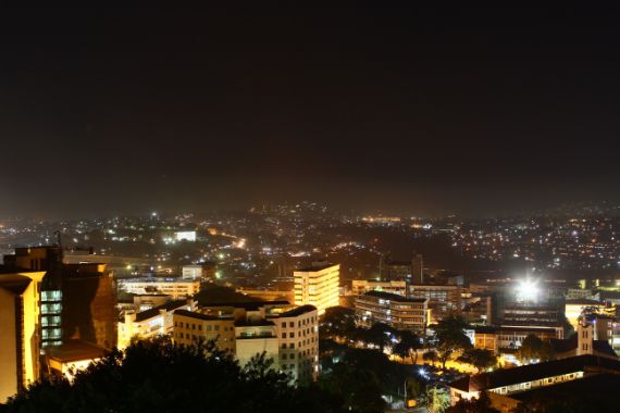 Die ugandische Hauptstadt Kampala bei Nacht.