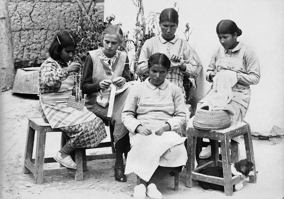 There is also a support programme for adults. Christoffel staff member Hanni Harms (2nd from left) teaches blind women in Isfahan how to knit.