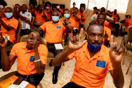 Participants in a CBM-supported sign language class
