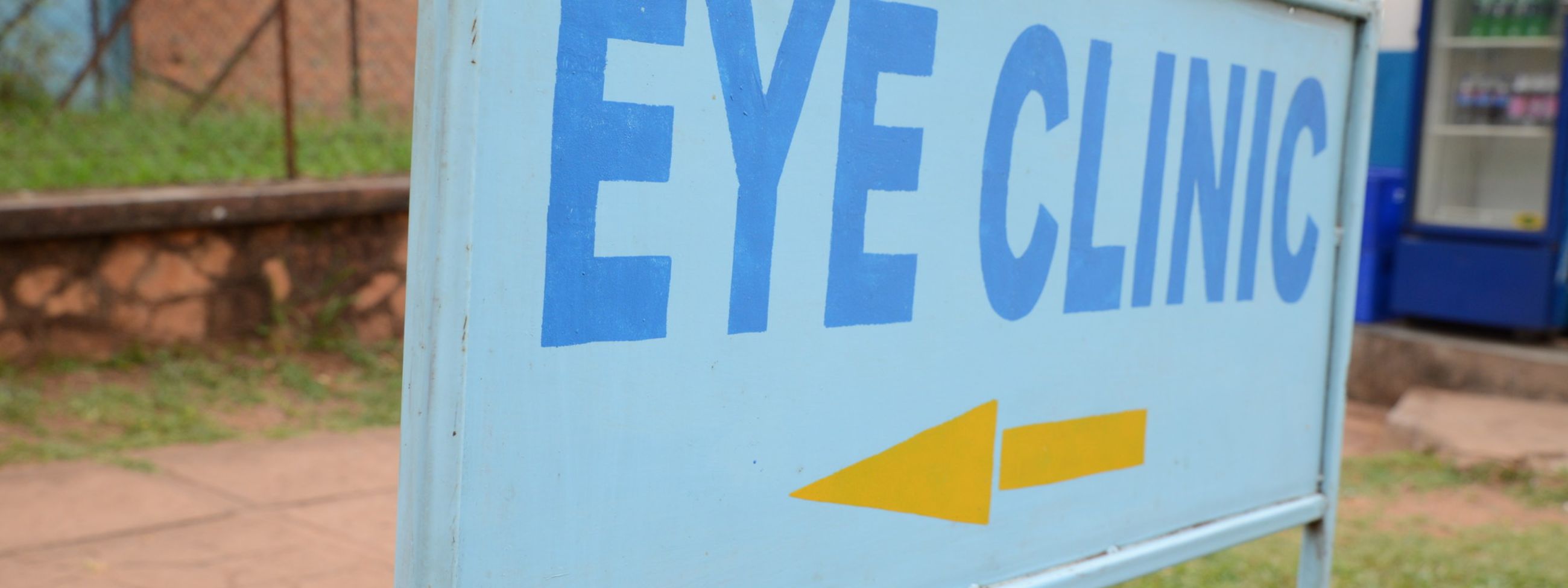 Sign of an eye clinic